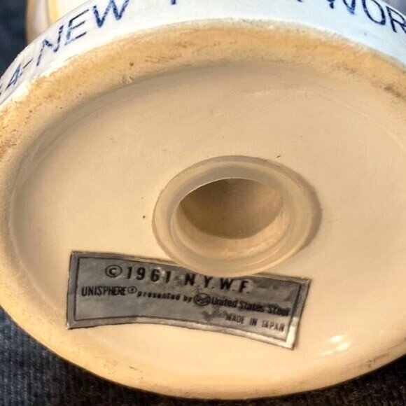 1964 New York Worlds Fair Globe Salt Pepper Shakers Ceramic Made In Japan - Picture 4 of 5